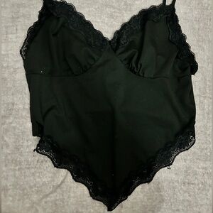 • black laced crop tank top